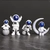 1pc résine astronaute Figure Statue Figurine Spaceman Sculpture jouets éducatifs bureau décoration de la maison modèle enfants cadeau 220628