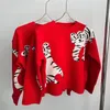 2024 Knittad överdimensionerad tröjor Kvinnor Höst- och vinterbanan Färgkontrast Jacquard Lovely Tiger Loose tröja