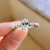 Cluster ringen oekdfn luxe 925 sterling zilveren ring ovaal gecreëerd moissanite edelsteen bruiloftsbetrokkenheid voor vrouwen jubileum jood297l