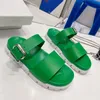 Sapatos de grife feminino sandálias de verão chinelos de couro plataformas de couro de salto deslizantes solteiros de fivela sólida sliders de mulher com caixa