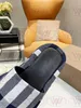 2022 Luxusdesign Damen Plaid Hausschuhe Slides Hochwertige Markensandalen Strand Hausschuhe Fischerschuhe Größe 35-41 mit Box Elegant