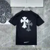 Schwarz-weißes Kreuz Herren- und Damen-Unisex-Kurzarm-T-Shirt Modemarke