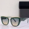 Die Amore-Sonnenbrillenkollektion D6144 ist eine neue und wertvolle Neuinterpretation des Monogramms mit Barock-Charme-Faserrahmen und Bügelband in der Originalverpackung