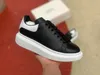 Toppkvalitetsdesigner över storlek casual skor läder lyxiga sammet mocka espadrille tränare män kvinnor lägenheter snörning plattform sula sneakers 36-44 med logotyp