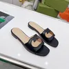 Moda tasarımcı kadın terlik yaz lüks tasarımcı düz sandalet yüksek kaliteli tasarımcı ayakkabı deri otel konforlu yumuşak sürükleme gündelik plaj flip-flop kutusu 35-44