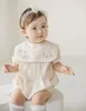 夏の赤ちゃんの子供ロンパーズ半袖刺繍花かわいいクリーパーの女の赤ちゃんのボディスーツの衣装220525