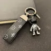 Designers keychain trend old flower highend keychains simple leather pendant personalized astronaut key chain ring6246950