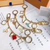 Lüks Tasarımcı Keychain Moda Klasik Marka Anahtar Tokalı Çiçek Mektubu Ana Zincir El Yapımı Aşk Anahtarları Erkekler Kadınlar Modeli Çantalar Kolye
