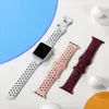 För Apple Watch Bands Silikonremmar 38/40/41mm 42/44/45mm dubbla spänne andningsbara sportarmband som är kompatibla med IWATCH SE 7 6 5 4 3 2 Mjuka remsbyten