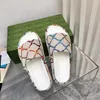 Merk Multicolor damesplatform Glijbaan Sandaalontwerper Sandalen Sandalen Borduurwerk Dikke Bottom Slipper Luxe Alfabet Lady High Heel Slippers Zomer Beachschoenen US4-US11