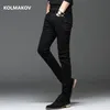 Sonbahar Slim Fit Erkekler Kot Siyah Klasik Moda Denim Sıska Erkek Bahar erkek Rahat Yüksek Kaliteli Pantolon 220328