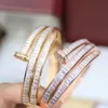 Tillverkare grossistdiamanter Kärleksserie Clash Bangle European Size Designer Försäljning Försäljning 14k Förgylld Retro Klassisk Style Smycken Vid årsdag