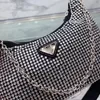 Kvinnor handväskor handväska diamant axel crossbody väskor mode bokstäver justerbar hårdvarukedja rem blingbling påse handväska fabrik