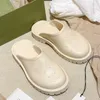 2023 Pantofole firmate sandali da donna scarpe da spiaggia moda Fondo spesso antiscivolo pantofola con foro classico con dimensioni della scatola 35-42