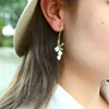 Dangle Lustre Personnalité Blanc Floral Feuille Boucles D'oreilles À La Mode Alliage Émail Lily Valley Charme Crochet Pour Femmes Femme 2022 FashionDangle