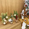 Dekoracje świąteczne Mini sztuczne drzewo tabletopa z uroczą ozdobami solidna baza do dekoracji domowych