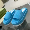 Mode kvinnliga sandaler m￤n tofflor glider flip flops plattform sammet l￤genheter broderade godis gummilinn gel￩skor h￶ga klackar kl￤dskor st￶vlar 35-45