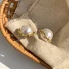 Orecchini a bottone con perle emisfero lavico a striscia retrò, temperamento semplice femminile, accessori regalo avanzati per gioielli tutti i giorni