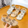 ガールズプリンセスサンダルファッションラインストーン花子供の靴2022夏の新しい開いたつま先の女性ソフトソール滑り止めカジュアル子供の靴