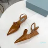 2022 Sandálias de Wedges Mulheres apontadas para os dedo do dedo alto Patente de couro de salto alto sandálias de designer de alça
