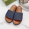 Kvalitetsdesigner tofflor Kvinnor Plattform Sandaler Män gummitjock Sole Slide Fashion Style Sandaler och tofflor 35-44 med låda