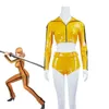 Cosplay met Beatrix Kill Bill The Bride met haar kungfu voor haar tijdens Halloween Carnaval T2208082954