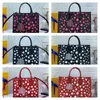 Designer Tote Shopping Bag Women Handväska axelväskor kalvskinn äkta läder vit polka prickade klassiska bokstäver totes väska zip pocket silver hårdvara