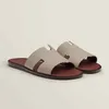 Famosos zapatos de sandalias de verano Izmir para hombres Toboganes Pisos Slip de cuero de piel de becerro en zapatillas de playa Comfort Castak Walking Eu38-46 Caja