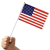 100pcs مجموعة 2114 سم العلم الأمريكي لافتة موجة اليد مع بلاستيك الولايات المتحدة الأمريكية العلم الاحتفال العرض Decoration2831682