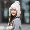 Bérets H7732 Femmes Bomber Chapeau Hiver Oreille Protection Épais Thermique Chaud Bonnet Tricoté Étudiant Coréen Fille Belle Boule De Fourrure Mignon Simple Casquettes