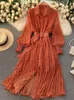 Lente en zomer Franse vintage maxi-jurk zonnejurk dames lange mouw oranje polkadot chiffon geplooide jurken femme gewaad 2204187097656