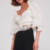 Twotwinstyle vintage patchwork dantel gömlek dişi kare yaka puflu kılıf içi boş fırfırlar kısa bluz kadın moda kıyafetleri 220810