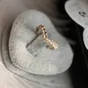 Koreanische V-förmige Design Diamond Ring Frauen rosa Einfacher Schwanzringschmuck Hersteller Großhandel Heiße Stände