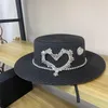 Sombreros de ala ancha Verano 2022 Grandes aleros Moda Sombrero de paja de alta calidad en forma de corazón Rhinestone Sun Visor Panamá Jazz Flat Top HatWide