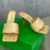 Lido Mule est un créateur de marque bien connu Les sandales à talons hauts sont pleines de design Une pièce de sandale à talons hauts qui montre de la personnalité et de la tendance le talon de la pantoufle mesure 9 cm de haut