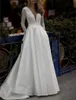 Robes de mariée en ligne élégante Perles scintillantes paillettes sexy V couche à manches longues satin satin simple et élégante Bridal Robes Sweep Train Vestido de Novia