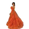 2022ビンテージセクシーなオレンジ色のフリルチュールプロムパーティードレスストラップレスティアドレスプラスサイズイブニングドレス