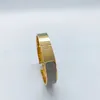 Armband Bangle Designer Smycken Armband Högkvalitativt rostfritt stål Mann Mens 18 Färg Guldspänne 17/19 Storlek för män och kvinna mode smycken armband
