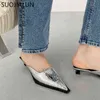 Suojialun Summer New Women Women Slipper Fashion Point Toe Slip On mules Sapatos finos de salto baixo Slides ao ar livre Sapato de sandália 220509