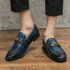 Scarpe da uomo in pelle PU di alta qualità Nuovo design di moda Fibbia a ferro di cavallo Decorazione Mocassini comodi Vendite calde classiche HG023A