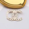 22ss Gold Silver Classics Women Letter Brooches Hollow Chain Small Sweet Wind 18K Gold Plated Pearl Crystal Pins Party Specification