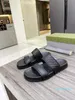 2023 Ny vår- och sommarcatwalkdesigner tofflor för män som inte slipper med bekväma tofflor av hög slut