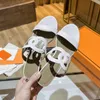 2022 Yeni Elbise Ayakkabı Begum Ilmek Kelebek Pompaları Yüksek Topuklu Rhinestone Şeffaf Elmas Sandalet Parlatıcı Kapak Toe Güzel Ucu Seksi Kadın Yaz Kristal Ayakkabı