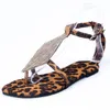 Plus maat 36-43 vrouwen slippers sandalen mode strass clip teen platte slippers zomer dames schoenen strand casual vrouw pu lederen schoenen