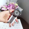 Nuevo reloj de pulsera de acero para mujer, versión coreana, reloj de diamantes de lujo ligero a la moda a la moda