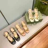 Sandalias de tacón de gatito francés primavera y verano 2022 nuevos zapatos de mujer de moda con cabeza cuadrada y cadena de metal