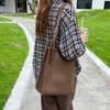 버킷 가방 2022 한국어 버전 INS 새로운 레트로 토트 여성의 메신저 가방 간단한 한 어깨 대용량