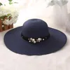 Chapeaux à larges bords HT1163 Soleil d'été de haute qualité pour femmes Solide Large Bord Noir Blanc Disquette avec perles Dames Chapeau de plage Eger22