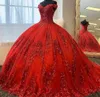 Robes Red Princess Quinceanera avec Cape Sequin Applique Applique Lacet-Up Volume Vestidos de 15 Anos Prom Pageant Robe