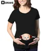 Zíper para bebê carregando mulheres grávidas engraçado camise
